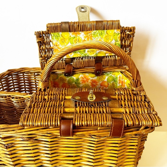 Vintage 1970’s Wicker Wine and Cheese Picnic Basket Citrus Lined Retro Rattan - Picture 4 of 15
